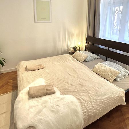 Apartment Mia - Old Town, Ac Братислава Екстер'єр фото