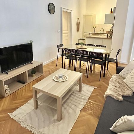 Apartment Mia - Old Town, Ac Братислава Екстер'єр фото