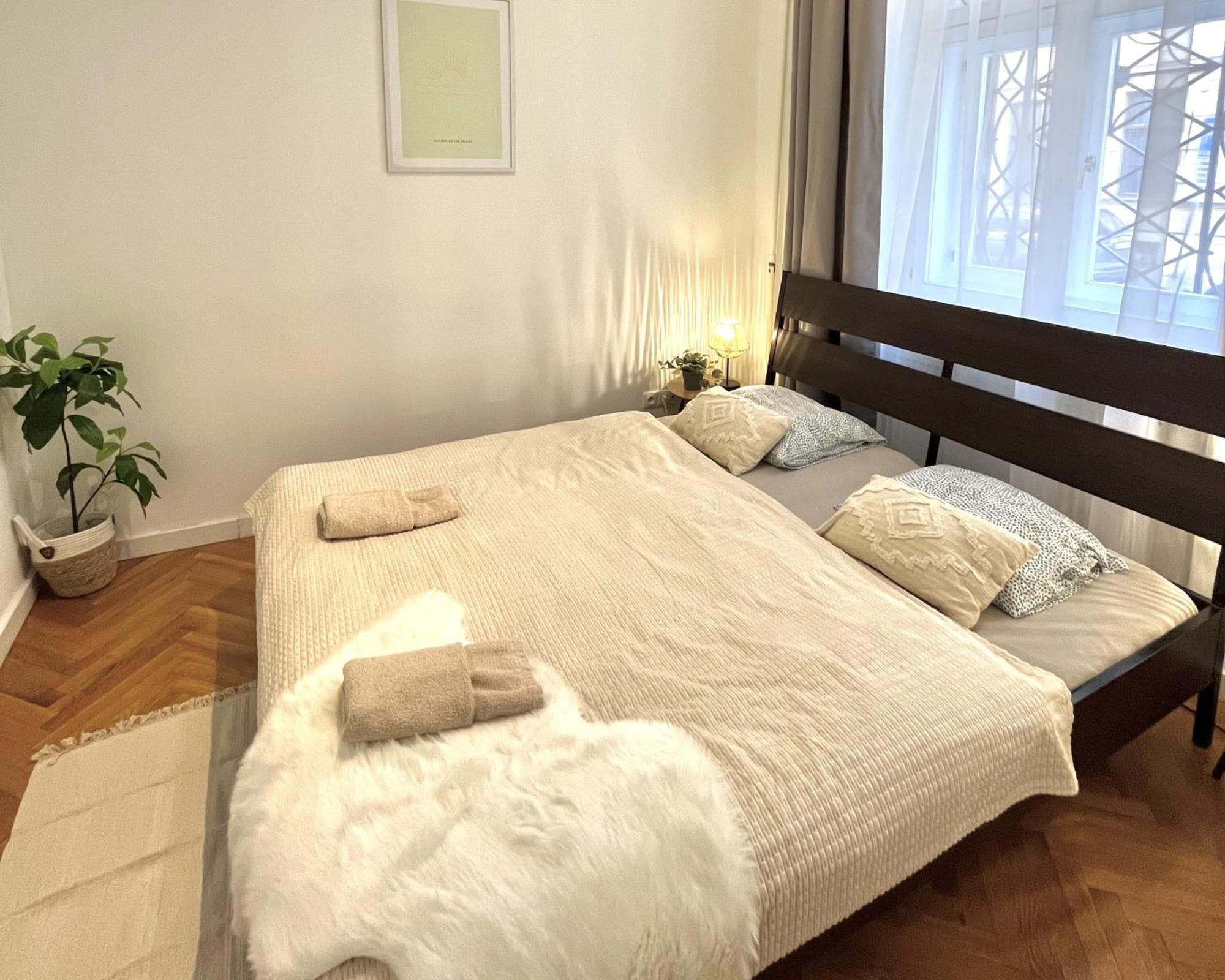 Apartment Mia - Old Town, Ac Братислава Екстер'єр фото