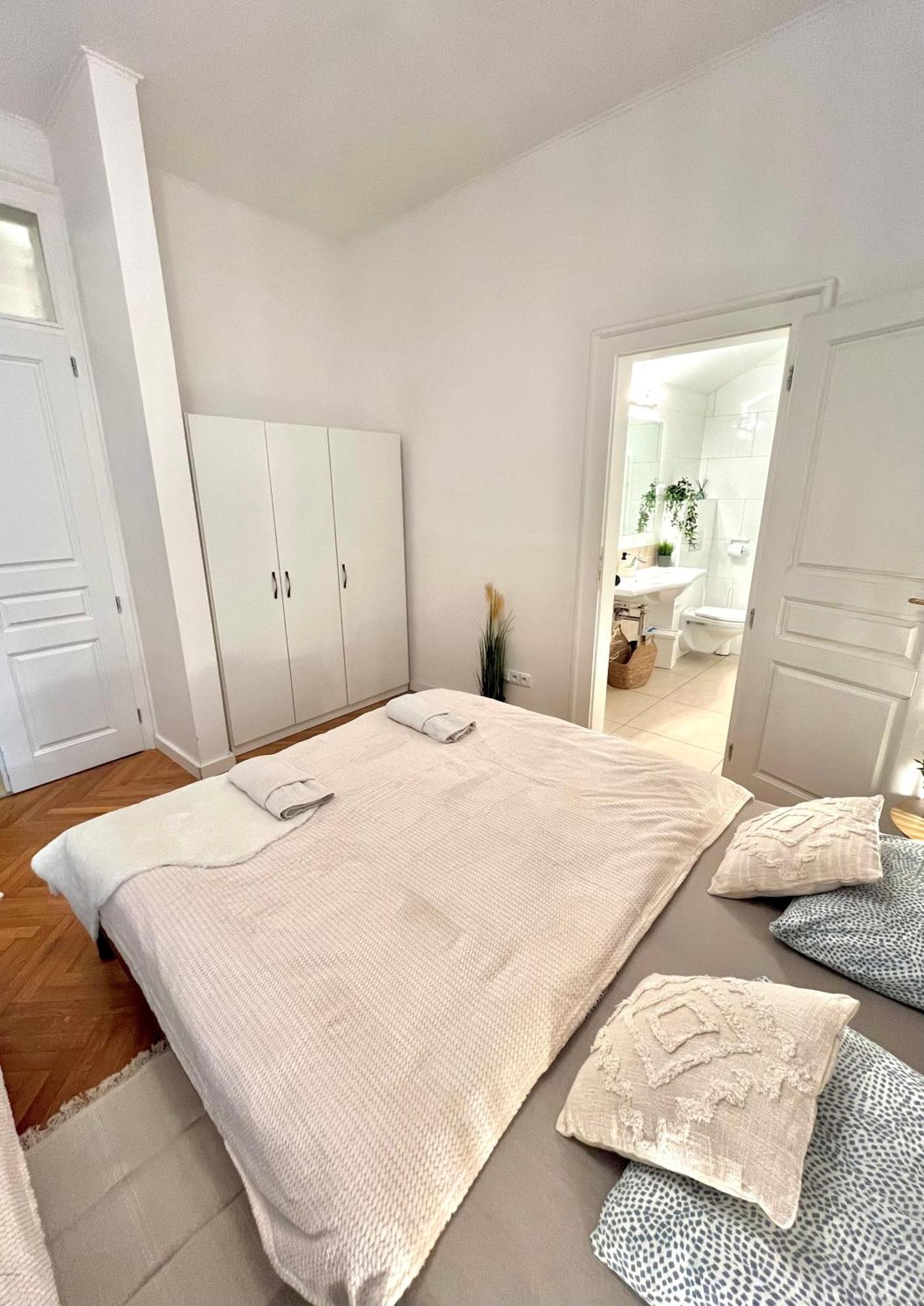 Apartment Mia - Old Town, Ac Братислава Екстер'єр фото