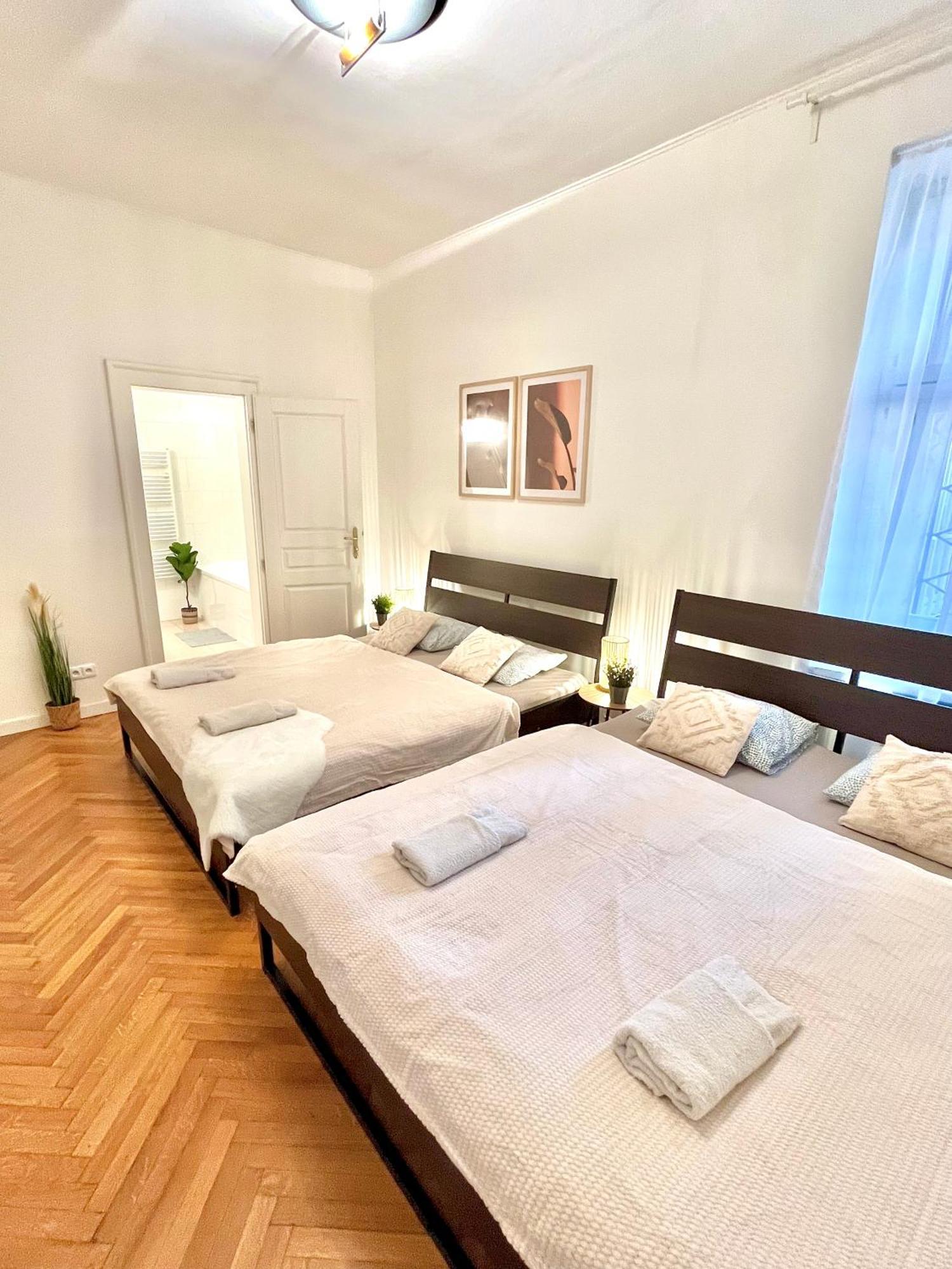Apartment Mia - Old Town, Ac Братислава Екстер'єр фото