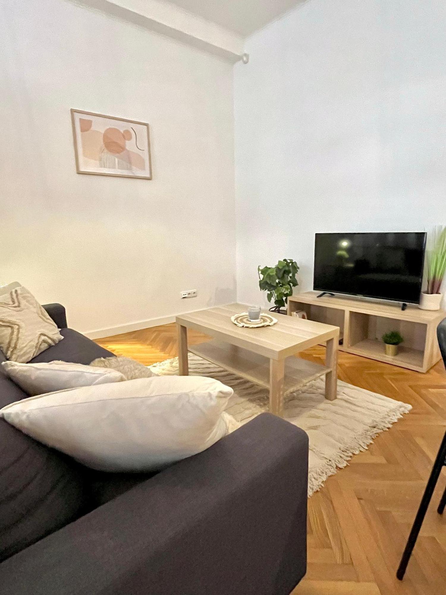 Apartment Mia - Old Town, Ac Братислава Екстер'єр фото