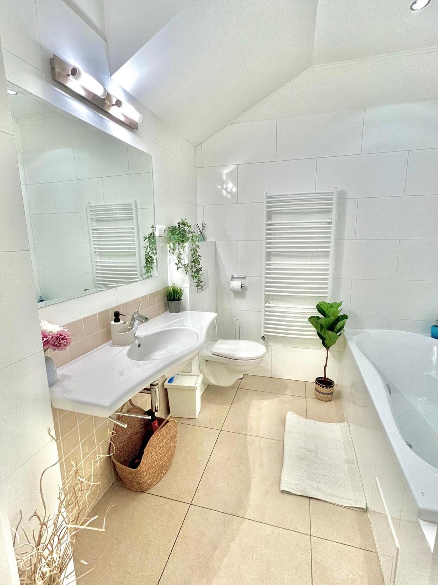 Apartment Mia - Old Town, Ac Братислава Екстер'єр фото