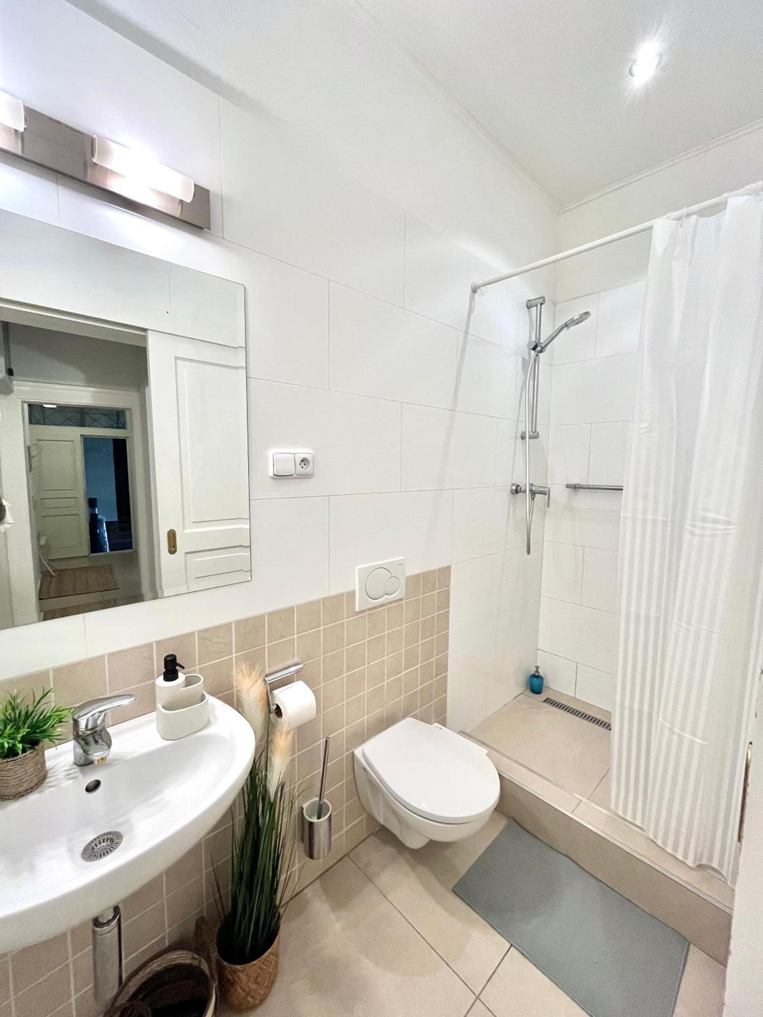 Apartment Mia - Old Town, Ac Братислава Екстер'єр фото