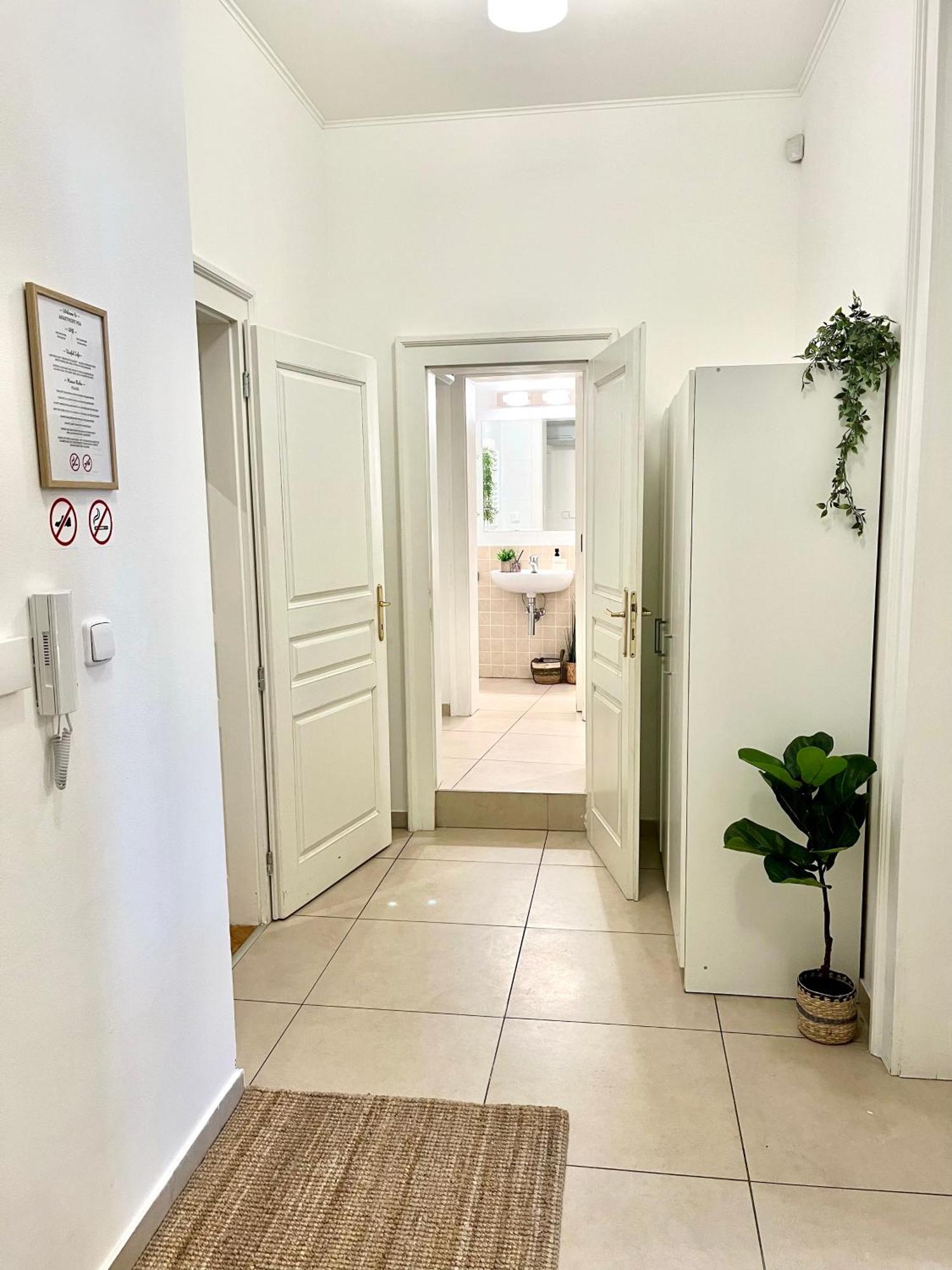 Apartment Mia - Old Town, Ac Братислава Екстер'єр фото